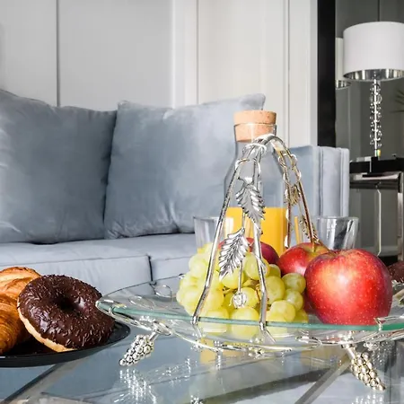 Zlota Luxury * ワルシャワ