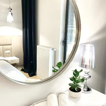 Zlota Luxury شقة وارسو